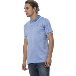 Koszulka polo w kolorze niebieskim. Bezrękawniki marki 4F. W wyprzedaży za 319.95 zł.
