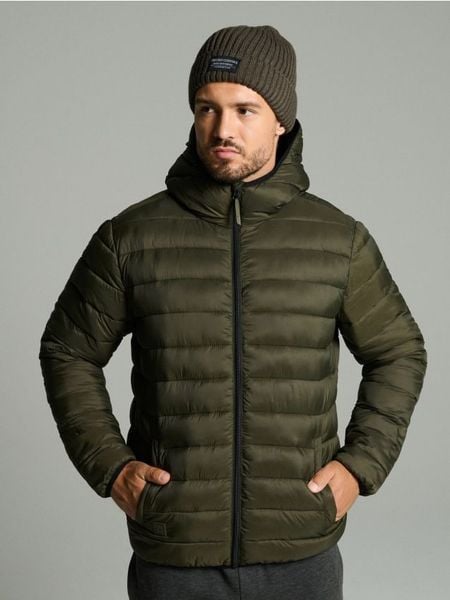 Pikowana kurtka puffer z kapturem - zielony. Zielone kurtki Sinsay, l, bez wzorów, z kapturem. Za 89.99 zł.
