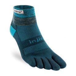 Skarpety trailowe Injinji Mini-Crew CoolMax. Niebieskie skarpety Injinji, bez wzorów, z materiału. Za 123.50 zł.