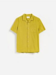 Koszula regular z lnem - warm olive. Zielone koszule Reserved, l, bez wzorów, z tkaniny, bez kołnierzyka, bez ramiączek. Za 129.99 zł.