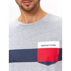 T-SHIRT Z KIESZENIĄ. T-shirty marki TOP SECRET. W wyprzedaży za 34.99 zł.