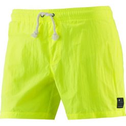 Szorty kąpielowe w kolorze żółtym. Klapki marki Swimwear. W wyprzedaży za 75.95 zł.