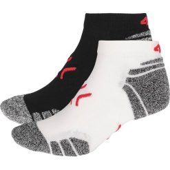Skarpetki męskie (2 pary) SOM203 - biały+głęboka czerń. Skarpety marki 4F. Za 34.99 zł.