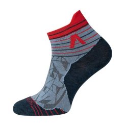 Skarpety merino Alpinus Kuldiga Low. Czerwone skarpety Alpinus, bez wzorów, z wełny. Za 39.99 zł.