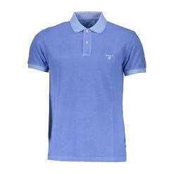 Koszulka polo w kolorze jasnoniebieskim. Niebieskie koszulki polo sportowe marki GANT, bez wzorów, bez kołnierzyka, bez ramiączek. W wyprzedaży za 254.95 zł.