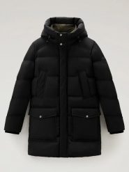 Woolrich Kurtka puchowa w kolorze czarnym rozmiar: XL. Czarne kurtki Woolrich, na zimę, xl, bez wzorów, z puchu, bez kaptura. Za 1,703.14 zł.