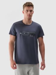 4F T-shirt z nadrukiem regular męski - szary S. Szare t-shirty 4F, m, bez wzorów, z dzianiny, bez kołnierzyka, bez ramiączek. W wyprzedaży za 39.99 zł.