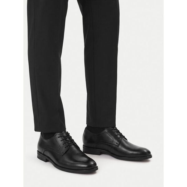Półbuty Lasocki. Czarne eleganckie półbuty Lasocki, bez wzorów, bez obcasa, bez zapięcia. Za 279.99 zł.
