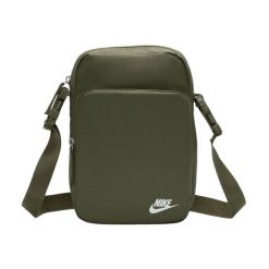 Saszetka na ramię Nike Nk Heritage Crossbody. Zielone torby na ramię Nike, bez wzorów, na ramię, bez dodatków. Za 110.99 zł.
