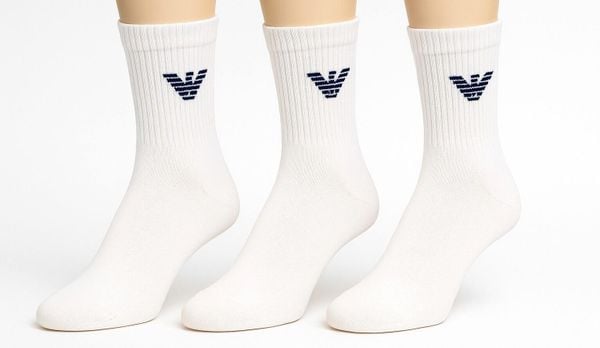 Skarpety męskie Emporio Armani Calza 3-Pack. Białe skarpety Emporio Armani Connected, bez wzorów, z bawełny. Za 99.00 zł.