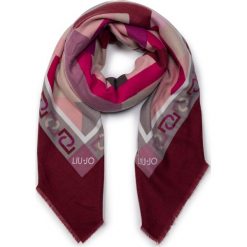 Chusta LIU JO - Foulard Logo 120x120 369085 T0300 Ruby Wine 91725. Czerwone szaliki Liu Jo, bez wzorów, z materiału. Za 199.00 zł.