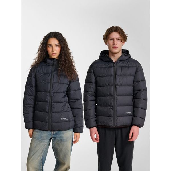 Kurtka puchowa Hummel Lightweight. Brązowe kurtki Hummel, na jesień, bez wzorów, z puchu, bez kaptura. Za 354.50 zł.