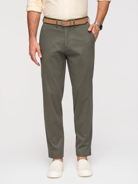 Jednolite męskie spodnie chino REGULAR FIT – khaki V3 - Rozmiar: XL. Brązowe eleganckie spodnie Ombre Clothing, do pracy, m, z bawełny, biznesowe. W wyprzedaży za 237.99 zł.