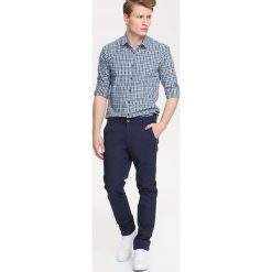 KOSZULA DŁUGI RĘKAW MĘSKA SLIM FIT. Koszule marki TOP SECRET. W wyprzedaży za 39.99 zł.