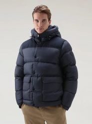 Woolrich Kurtka puchowa "Sierra" w kolorze granatowym rozmiar: XXL. Niebieskie kurtki Woolrich, na zimę, xxl, bez wzorów, z puchu, bez kaptura. Za 1,504.07 zł.