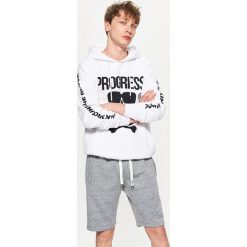 Dresowe szorty - Jasny szary. Krótkie spodenki sportowe Cropp. Za 59.99 zł.