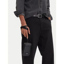 Saszetka Calvin Klein. Czarne saszetki i nerki CALVIN KLEIN, bez wzorów. Za 129.99 zł.