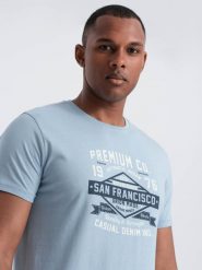 Bawełniany męski t-shirt z nadrukiem San Francisco – błękitny V1 OM-TSPT-0120 - L. Niebieskie t-shirty Ombre Clothing, l, bez wzorów, z bawełny, bez kołnierzyka, bez ramiączek. Za 41.99 zł.
