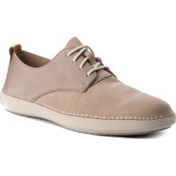 Półbuty CLARKS - Komuter Walk 261327097 Sand Combi. Eleganckie półbuty marki Clarks. W wyprzedaży za 209.00 zł.