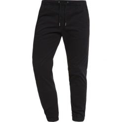 Jack & Jones JJIVEGA JJLANE Spodnie treningowe black. Spodnie treningowe długie marki Jack & Jones. Za 209.00 zł.