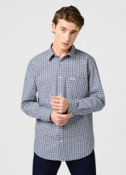 MESKA KOSZULA WRANGLER 1 PKT SHIRT NAVY GINGHAM 112362904. Niebieskie koszule Wrangler, xl, bez wzorów, bez kołnierzyka, bez ramiączek. Za 169.99 zł.