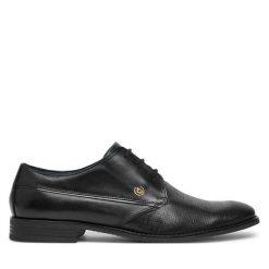 Półbuty Bugatti. Czarne eleganckie półbuty Bugatti, bez wzorów, bez obcasa, bez zapięcia. Za 219.99 zł.