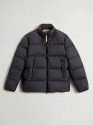 Woolrich Kurtka puchowa "Cloud Eagle" w kolorze czarnym rozmiar: XL. Czarne kurtki Woolrich, na zimę, xl, bez wzorów, z puchu, bez kaptura. Za 1,954.78 zł.