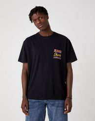 MĘSKI T-SHIRT WRANGLER SS TEXT TEE BLACK W7AZGF100 112131371. Czarne t-shirty Wrangler, m, bez wzorów, bez kołnierzyka, bez ramiączek. Za 69.99 zł.