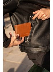 Maison héritage PARIS Skórzany portfel "Henry" w kolorze jasnobrązowym - 12 x 9,5 x 2 cm rozmiar: onesize. Brązowe portfele maison héritage PARIS, bez wzorów, z materiału. Za 121.99 zł.