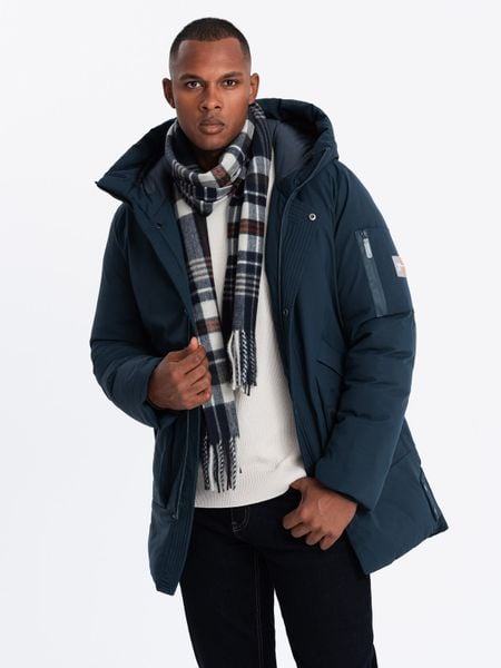 Długa sezonowa kurtka męska w stylu outdoorowym – granatowa V2 - Rozmiar: XL. Niebieskie kurtki Ombre Clothing, l, z aplikacjami, z gumy, z kapturem. W wyprzedaży za 199.99 zł.