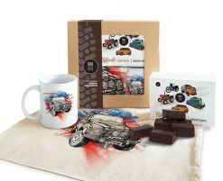 Land Rover — paczka (Zawartość paczki: koszulka, torba, kubek, słodycze; Rozmiar koszulki / bluzy: 5XL (męska); Kolor koszulki / bluzy: biały; Rodzaj. Białe torby na ramię nikiniki, bez wzorów, z bawełny, na ramię, bez dodatków. Za 169.00 zł.