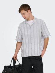 ONLY & SONS Koszula "Onswalker" - Relaxed fit - w kolorze szarym rozmiar: M. Szare koszule Only & Sons, m, bez wzorów, bez kołnierzyka, bez ramiączek. Za 100.52 zł.