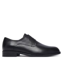Półbuty BOSS. Czarne eleganckie półbuty Boss, bez wzorów, bez obcasa, bez zapięcia. Za 899.99 zł.