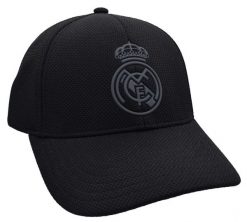 Czapka z daszkiem Real Madryt - oficjalna licencjonowana. Czarne czapki z daszkiem REAL MADRID, bez wzorów, z materiału. Za 99.00 zł.