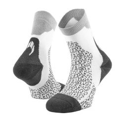 Skarpety z ekstremalnym chwytem (Extreme Grip Sock). Białe skarpety HO SOCCER, bez wzorów. Za 161.46 zł.