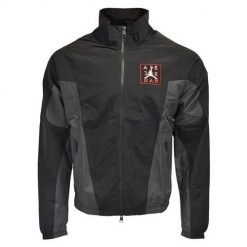 Kurtka uniwersalna męska Nike AJ5 Jacket. Czarne kurtki do biegania Nike, m, bez wzorów, z syntetyku, bez kaptura, do biegania. Za 429.00 zł.
