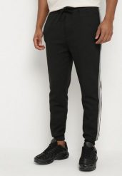 Czarne Spodnie Dresowe Typu Jogger z Lampasami Wileldi. Czarne joggery i bojówki Born2be, na co dzień, m, bez wzorów, z dresówki, eleganckie. W wyprzedaży za 50.99 zł.