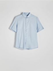 Gładka koszula regular fit - jasnoniebieski. Niebieskie koszule Reserved, l, bez wzorów, z bawełny, bez kołnierzyka, bez ramiączek. Za 79.99 zł.
