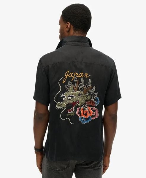 Superdry Koszula Merchant Suika z wiskozy i cupro. Czarne koszule Superdry, m, bez wzorów, z materiału, bez kołnierzyka, bez ramiączek. Za 317.45 zł.