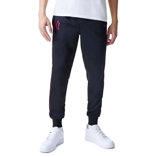 Nowe Spodnie Treningowe Mlb Neyyan Dorośli. Czarne szorty New Era, m, bez wzorów. W wyprzedaży za 197.40 zł.