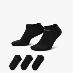 Skarpetki Nike Nike Codziennie Lekkie Dorosłych. Czarne skarpety Nike, bez wzorów, z bawełny. Za 70.99 zł.