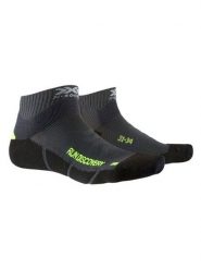 X-Socks Skarpety "Discovery" w kolorze czarnym do biegania rozmiar: 27-30. Czarne skarpety X-Socks, bez wzorów. Za 34.99 zł.