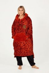 Sofa Poncho dla dorosłych - przytulna i ciepła - Leopard. Czerwone szlafroki AFTER ESSENTIALS, s, bez wzorów, z materiału, bez ramiączek, z kapturem. Za 186.00 zł.