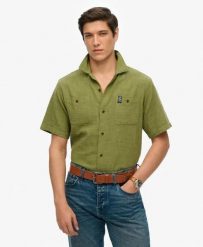 Superdry Krótka koszula teksturowana The Merchant Store – Relaxed fit. Zielone koszule Superdry, m, bez wzorów, z bawełny, bez kołnierzyka, bez ramiączek. Za 343.05 zł.