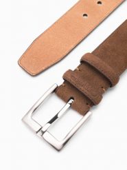 Jednokolorowy pasek męski z naturalnego zamszu – brązowy V2 OU-ACBE-0112 - S/M. Brązowe paski Ombre Clothing, bez wzorów, ze skóry, eleganckie. Za 71.99 zł.