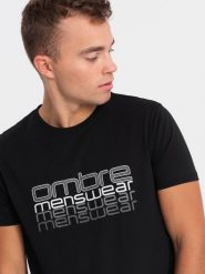T-shirt męski bawełniany z nadrukiem - czarny V3 OM-TSPT-0160 - S. Czarne t-shirty Ombre Clothing, m, bez wzorów, z bawełny, bez kołnierzyka, bez ramiączek. W wyprzedaży za 29.99 zł.