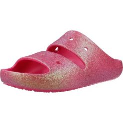 Sandały CROCS CLASSIC IRIDESCENT GLTTR Rose. Czerwone sandały Crocs, z gumy, bez zapięcia. Za 159.99 zł.