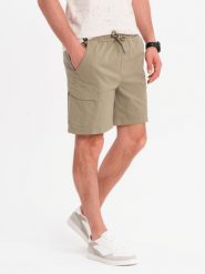 Męskie szorty o luźnym kroju z kieszeniami typu cargo – jasnooliwkowe V3 OM-SRCG-0194 - XXL. Zielone szorty Ombre Clothing, l, bez wzorów, z bawełny, eleganckie. W wyprzedaży za 129.99 zł.