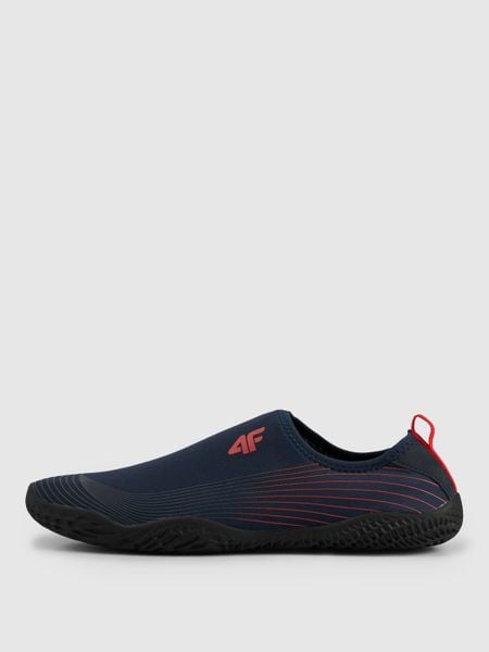 4F Buty do wody 4SWIM męskie - granatowe 43. Niebieskie buty sportowe casual 4F, na lato, bez wzorów, z gumy, bez zapięcia. Za 99.99 zł.