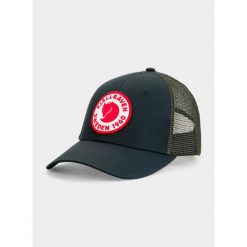Czapka truckerka Fjallraven 1960 Logo Langtradarkeps. Niebieskie czapki z daszkiem Fjällräven, bez wzorów. Za 151.99 zł.